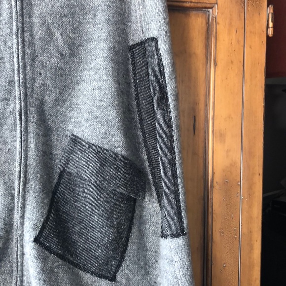 194t Gray Poncho from Fred Segal Boutique - Picture 5 of 11